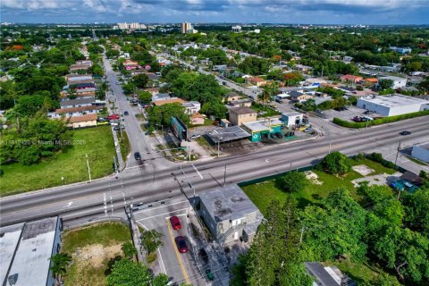 Commercial property in Miami, Florida № 1758963 - photo 10