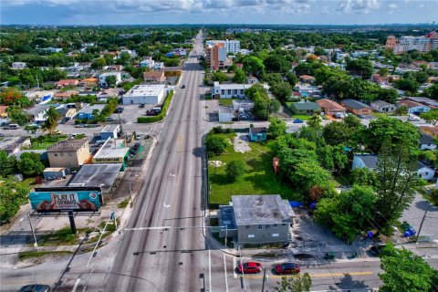 Commercial property in Miami, Florida № 1758963 - photo 9