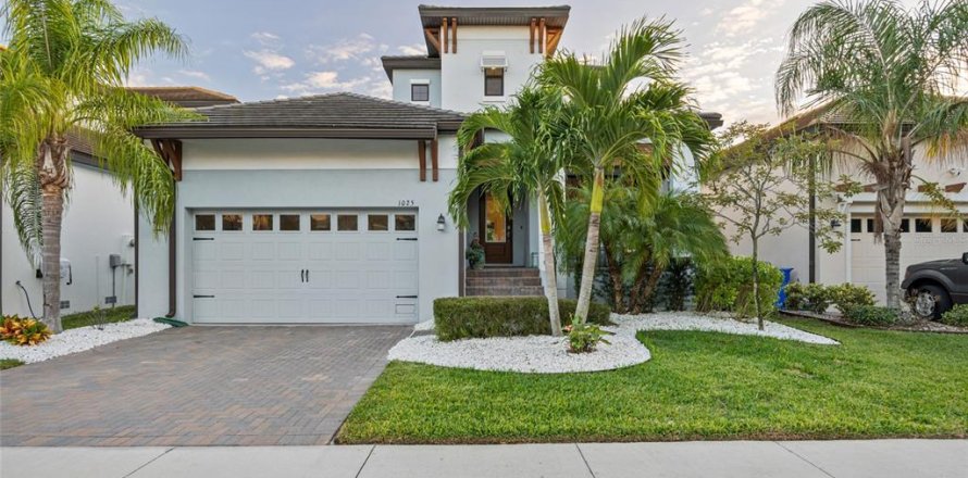 Casa en Ruskin, Florida 3 dormitorios, 240.71 m2 № 2199509