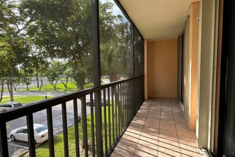 Condo in Miami, Florida, 2 bedrooms  № 1994103 - photo 4