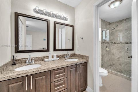 House in Miami, Florida 4 bedrooms, 130.81 sq.m. № 1692648 - photo 16