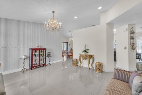 House in Miami, Florida 4 bedrooms, 130.81 sq.m. № 1692648 - photo 8
