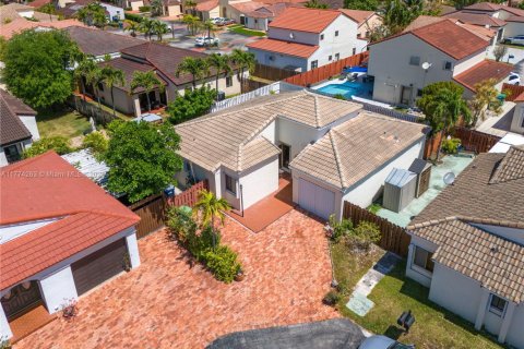 House in Miami, Florida 4 bedrooms, 130.81 sq.m. № 1692648 - photo 30