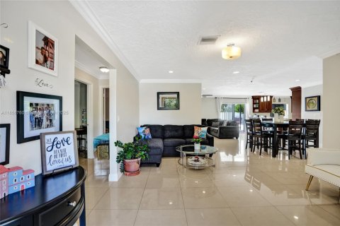 House in Coral Springs, Florida 4 bedrooms, 171.78 sq.m. № 1882198 - photo 5