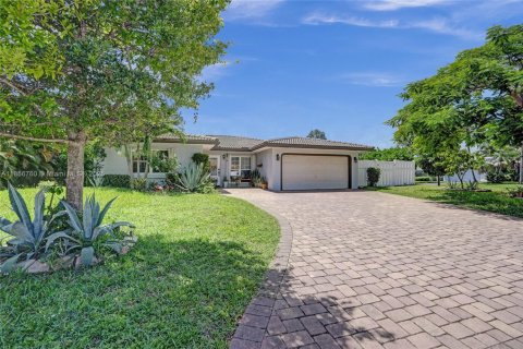 House in Coral Springs, Florida 4 bedrooms, 171.78 sq.m. № 1882198 - photo 1