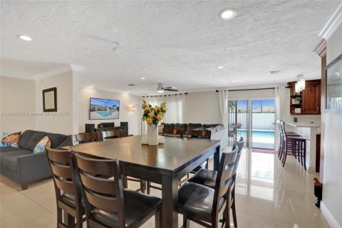 House in Coral Springs, Florida 4 bedrooms, 171.78 sq.m. № 1882198 - photo 14