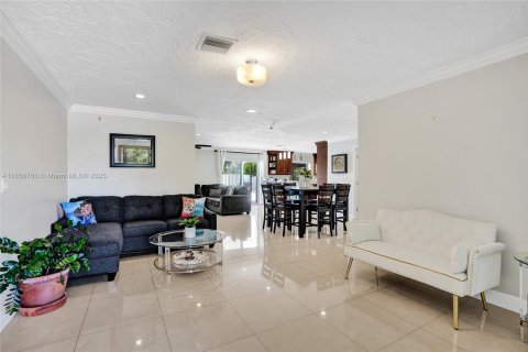 House in Coral Springs, Florida 4 bedrooms, 171.78 sq.m. № 1882198 - photo 6