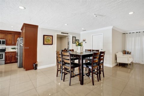 House in Coral Springs, Florida 4 bedrooms, 171.78 sq.m. № 1882198 - photo 19