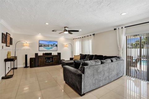 House in Coral Springs, Florida 4 bedrooms, 171.78 sq.m. № 1882198 - photo 16