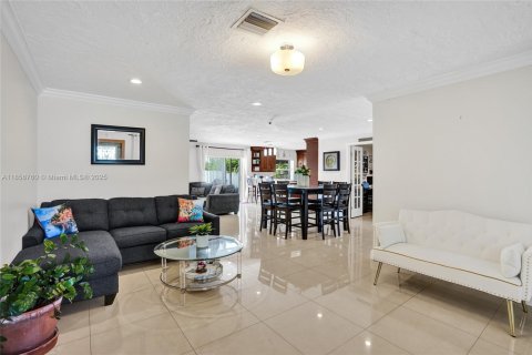 House in Coral Springs, Florida 4 bedrooms, 171.78 sq.m. № 1882198 - photo 7