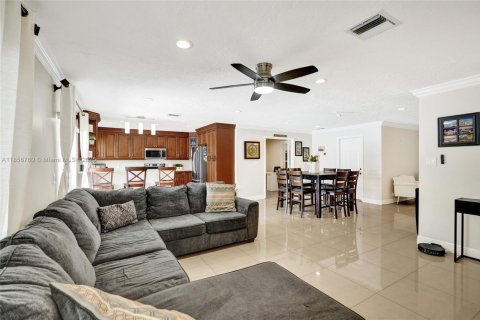 House in Coral Springs, Florida 4 bedrooms, 171.78 sq.m. № 1882198 - photo 18