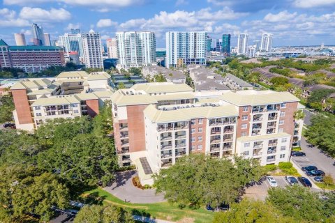 Copropriété à vendre à Tampa, Floride: 2 chambres, 104.14 m2 № 2406303 - photo 2