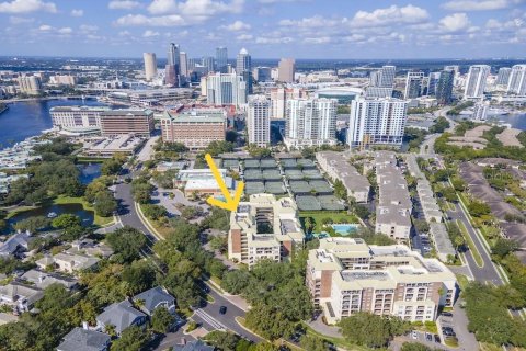 Copropriété à vendre à Tampa, Floride: 2 chambres, 104.14 m2 № 2406303 - photo 3