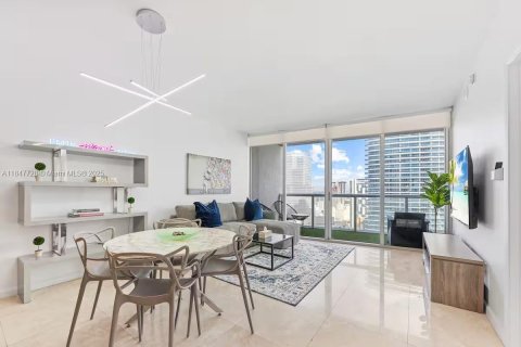 Condominio en venta en Miami, Florida, 1 dormitorio, 73.39 m2 № 1848303 - foto 1