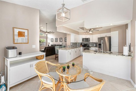 House in Palm Harbor, Florida 4 bedrooms, 203.83 sq.m. № 1854619 - photo 9