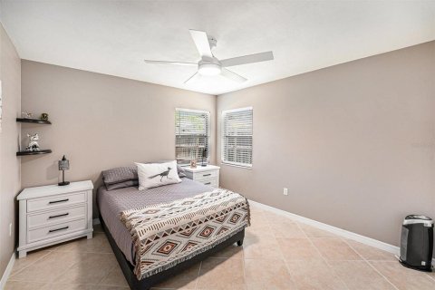 House in Palm Harbor, Florida 4 bedrooms, 203.83 sq.m. № 1854619 - photo 16