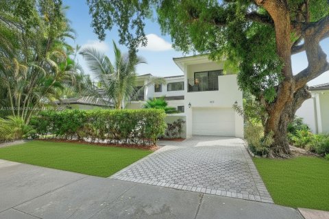 House in Coral Gables, Florida 3 bedrooms, 276.66 sq.m. № 1964743
