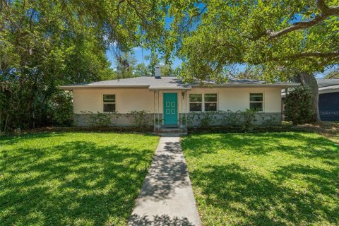House in Gulfport, Florida 2 bedrooms, 127.46 sq.m. № 2107159