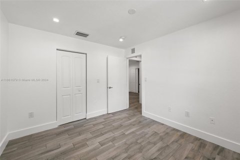 Propiedad comercial en venta en Miami, Florida, 213.68 m2 № 1367478 - foto 12