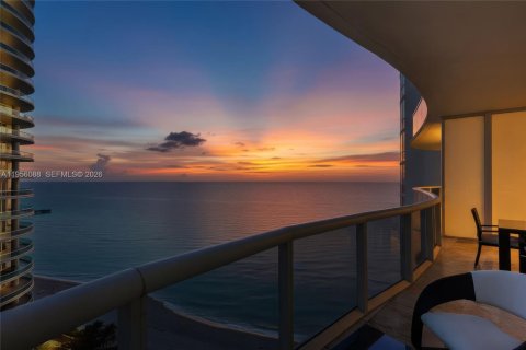 Купить кондоминиум в Санни-Айлс-Бич, Флорида 3 спальни, 182.27м2, № 2009965 - фото 23