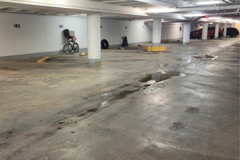 Condominio en venta en Coral Gables, Florida, 39.02 m2 № 1986652 - foto 19