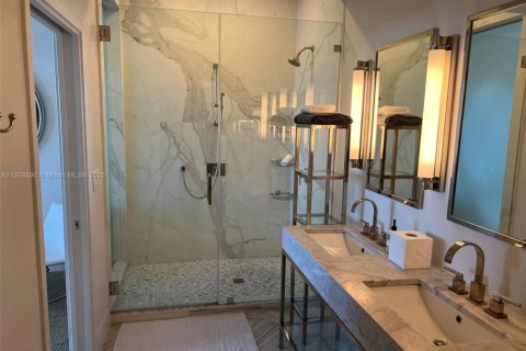 Condominio en alquiler en Miami Beach, Florida, 2 dormitorios, 138.42 m2 № 2018990 - foto 30
