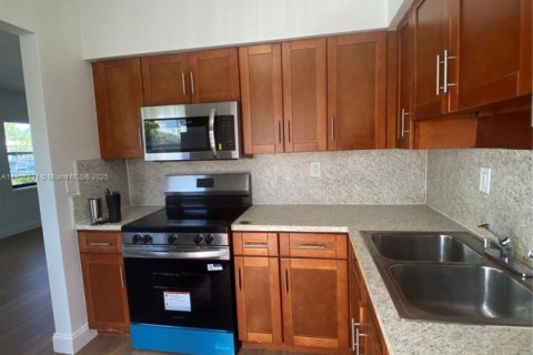 Casa en venta en North Miami Beach, Florida, 4 dormitorios, 154.4 m2 № 1882650 - foto 12
