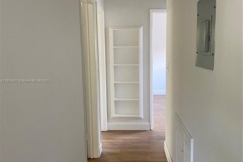 Casa en venta en North Miami Beach, Florida, 4 dormitorios, 154.4 m2 № 1882650 - foto 3