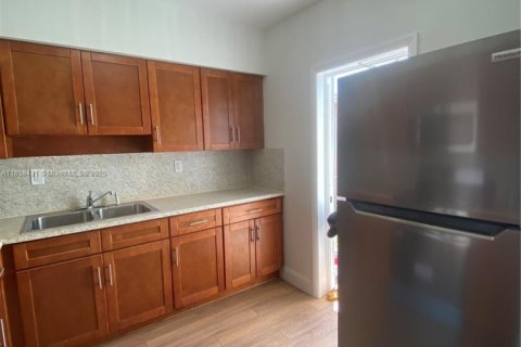Casa en venta en North Miami Beach, Florida, 4 dormitorios, 154.4 m2 № 1882650 - foto 11
