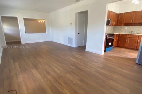 Casa en venta en North Miami Beach, Florida, 4 dormitorios, 154.4 m2 № 1882650 - foto 9