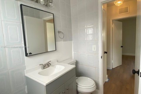 Casa en venta en North Miami Beach, Florida, 4 dormitorios, 154.4 m2 № 1882650 - foto 16