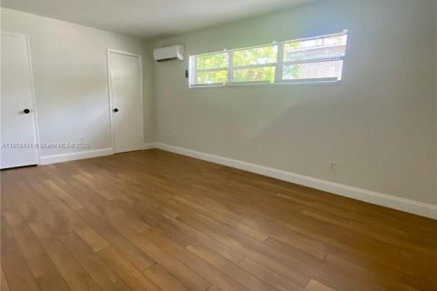 Casa en venta en North Miami Beach, Florida, 4 dormitorios, 154.4 m2 № 1882650 - foto 17