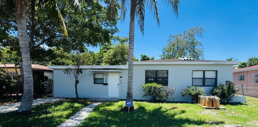 Casa en North Miami Beach, Florida 4 dormitorios, 154.4 m2 № 1882650