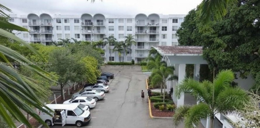 Кондоминиум с 2 спальнями в Майами, Флорида № 1951650