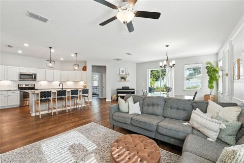House in Melbourne, Florida 4 bedrooms, 184.23 sq.m. № 1919646 - photo 3