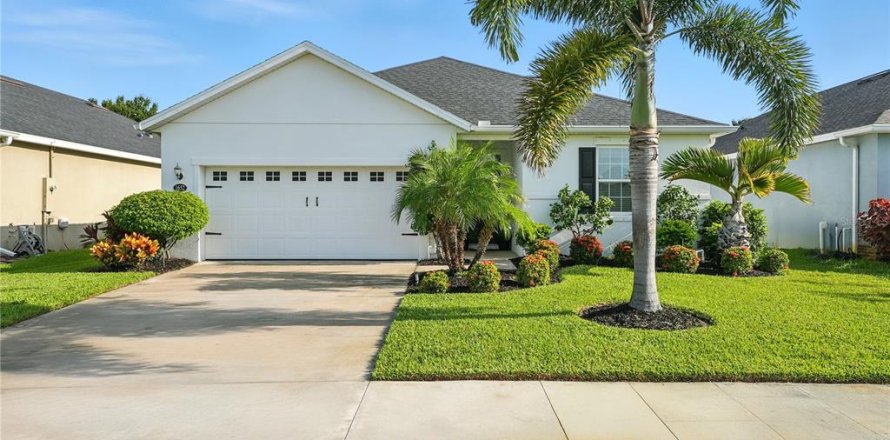 House in Melbourne, Florida 4 bedrooms, 184.23 sq.m. № 1919646
