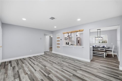 Villa ou maison à vendre à Tampa, Floride: 3 chambres, 201.13 m2 № 2277500 - photo 6