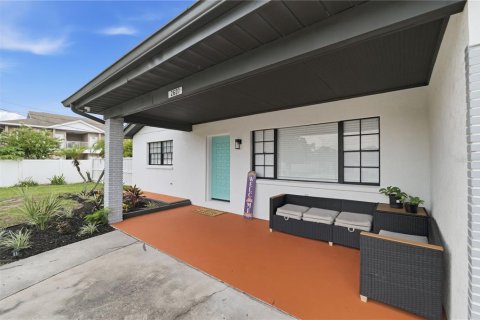 Villa ou maison à vendre à Tampa, Floride: 3 chambres, 201.13 m2 № 2277500 - photo 3