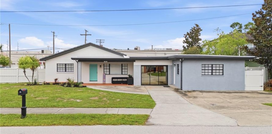Villa ou maison à Tampa, Floride 3 chambres, 201.13 m2 № 2277500