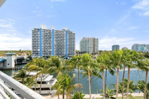 Condominio en venta en Fort Lauderdale, Florida, 1 dormitorio, 59.36 m2 № 2250477 - foto 16