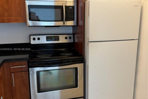 Condo in North Lauderdale, Florida, 2 bedrooms  № 2068181 - photo 25
