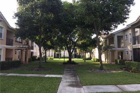 Condo in North Lauderdale, Florida, 2 bedrooms  № 2068181
