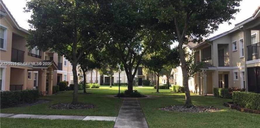 Condo in North Lauderdale, Florida, 2 bedrooms  № 2068181