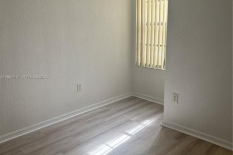 Condo in North Lauderdale, Florida, 2 bedrooms  № 2068181 - photo 17