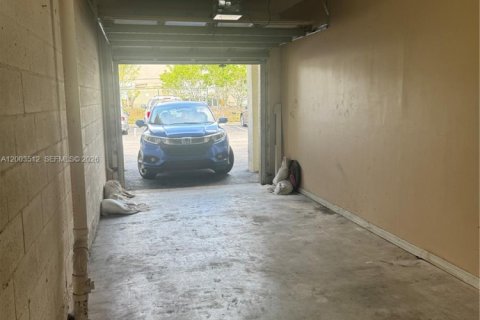 Condo in North Lauderdale, Florida, 2 bedrooms  № 2068181 - photo 6