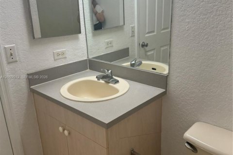 Condo in North Lauderdale, Florida, 2 bedrooms  № 2068181 - photo 21