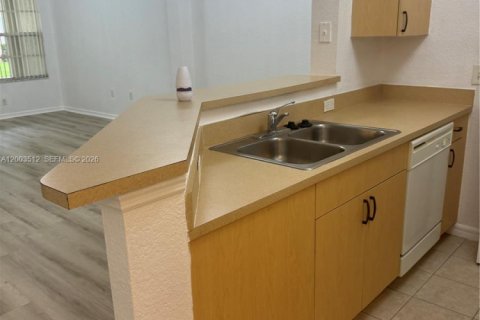 Condo in North Lauderdale, Florida, 2 bedrooms  № 2068181 - photo 7