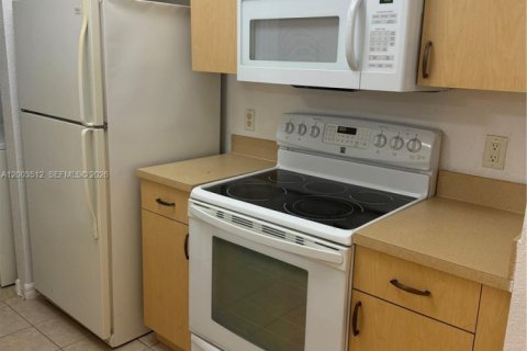 Condo in North Lauderdale, Florida, 2 bedrooms  № 2068181 - photo 8