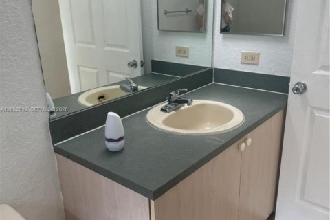 Condo in North Lauderdale, Florida, 2 bedrooms  № 2068181 - photo 15