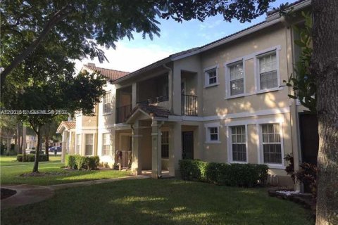 Condo in North Lauderdale, Florida, 2 bedrooms  № 2068181 - photo 2